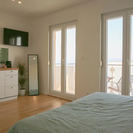 Kiki's Sea View Апартаменты *
