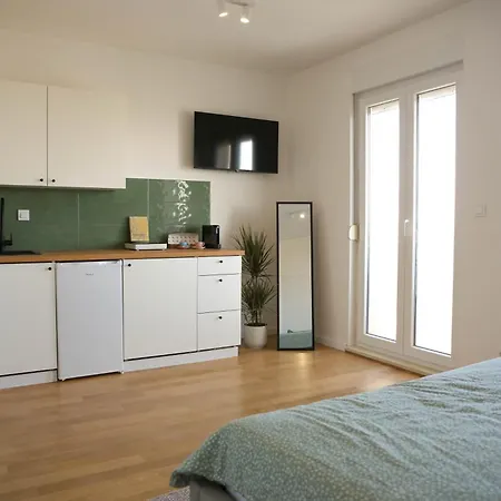 Kiki's Sea View Апартаменты