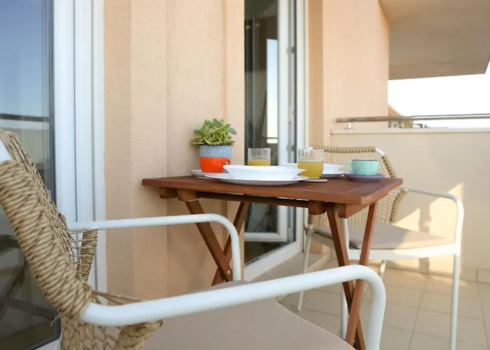 Kiki's Sea View דירה